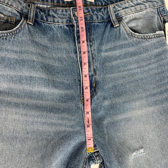 Altar’d State Vervet Cropped Distressed Denim Jeans Size 32 - Picture 9 of 12